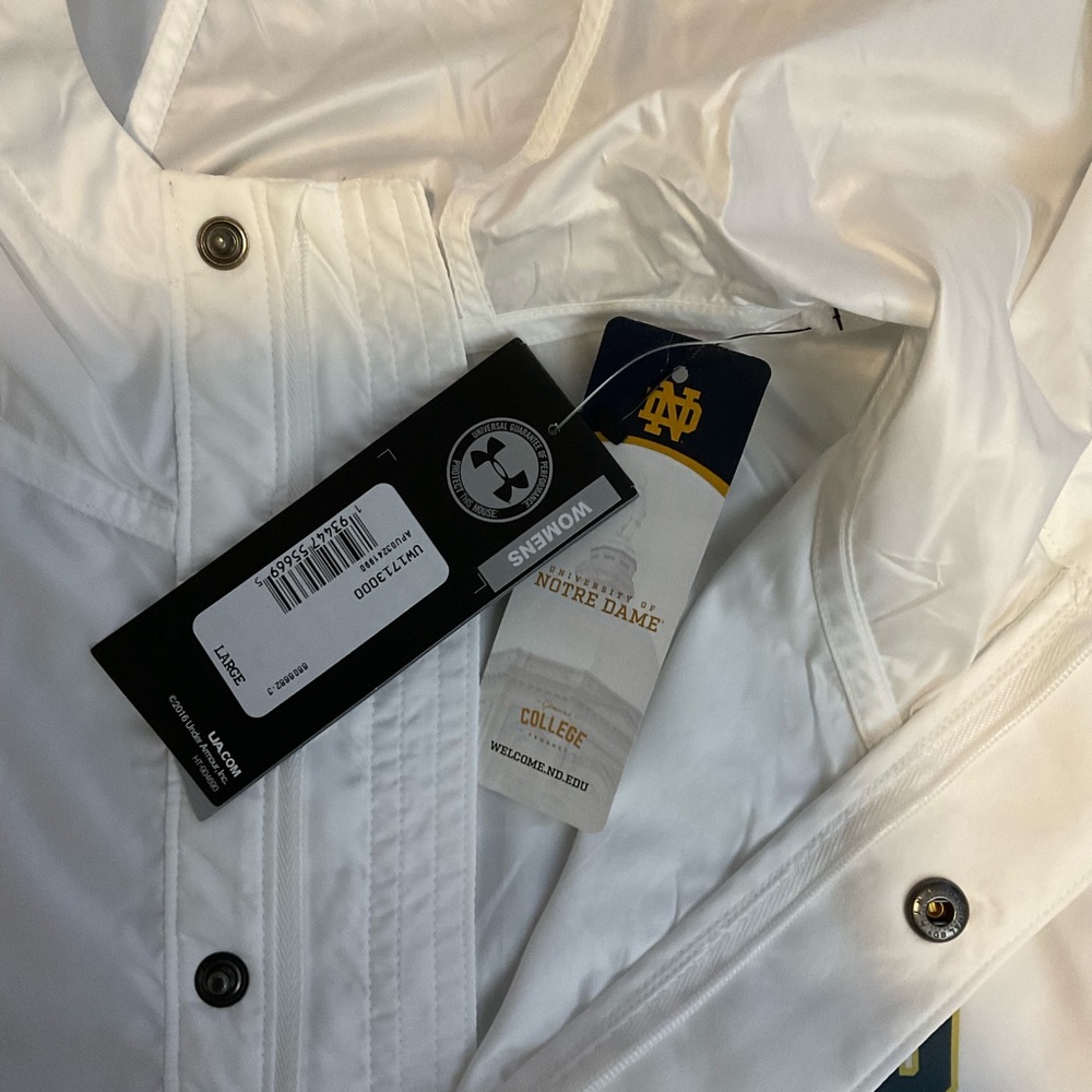NEW! Under Armor Notre Dame, women’s windbreaker